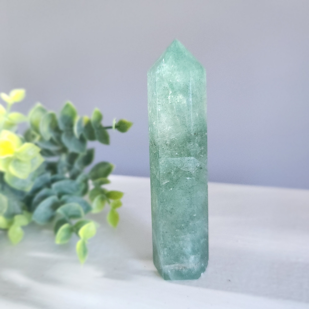 Green fluorite tower point - crystal - Picture 7 of 8